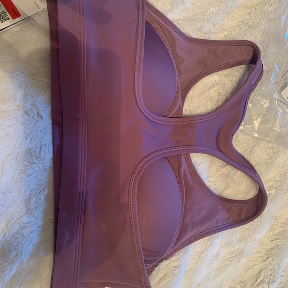 Nike large sports bra, never worn. Tags included! - Picture 1 of 3